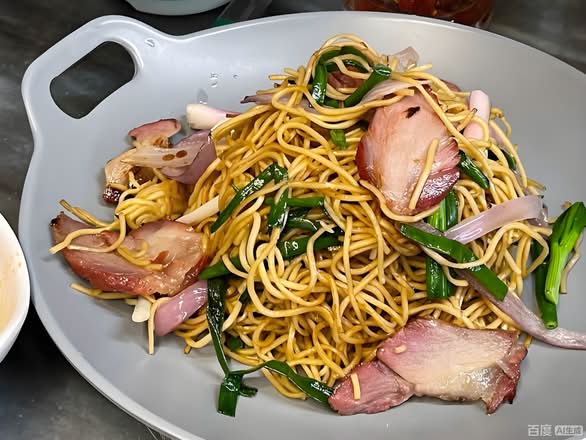 BBQ tenderloin pork soft chow mein 叉燒炒麵 (軟麵)